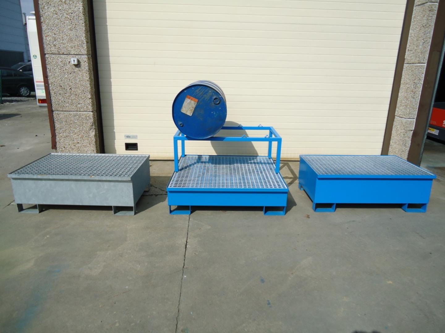 Sump trays for oil drums